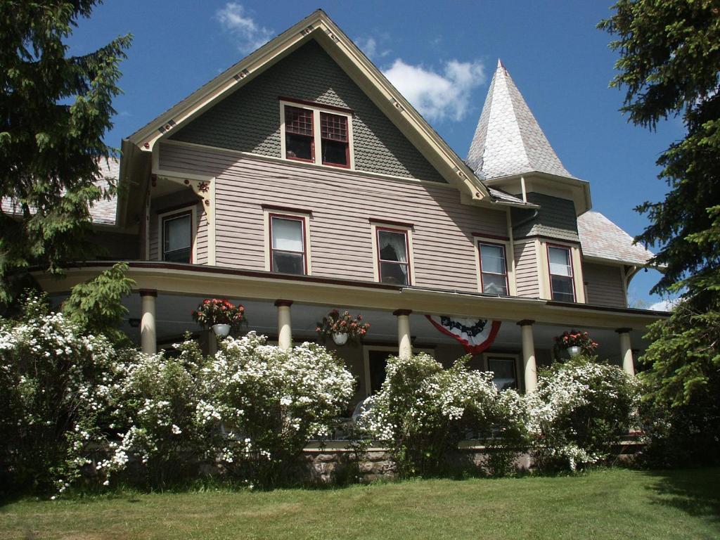 Margaretville Mountain Inn B&B エクステリア 写真